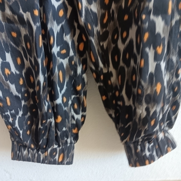 EUC R13 size XS Animal Print Jumpsuit . Missing belt - Picture 3 of 10